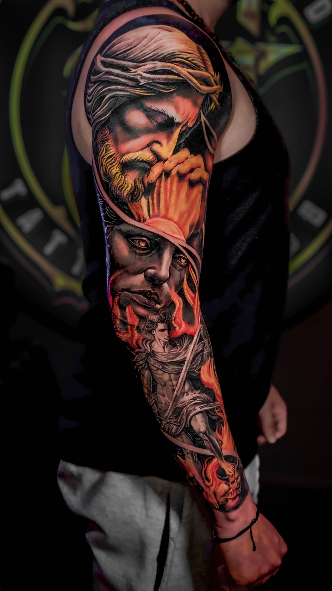 mujer tattoo manos